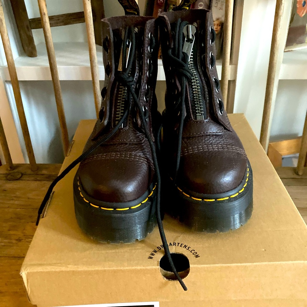 Dr. Martens Sinclair Quad Retro in Burgandy Milled Nappa.  Size US 5 (EU 36).